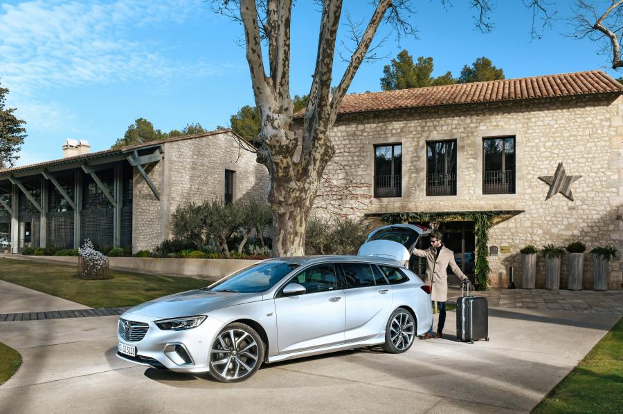  Opel Insignia GSi Sports Tourer 2017 года  (фото 35 из 40)